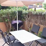 Avec Jardinet A 30 M De La Plage, Au Calme.