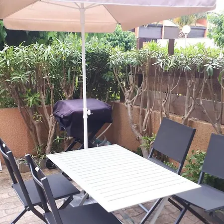 Avec Jardinet A 30 M De La Plage, Au Calme.