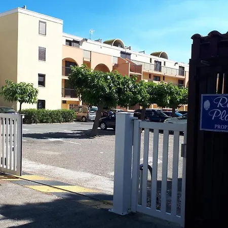 Apartment Avec Jardinet A 30 M De La Plage, Au Calme.