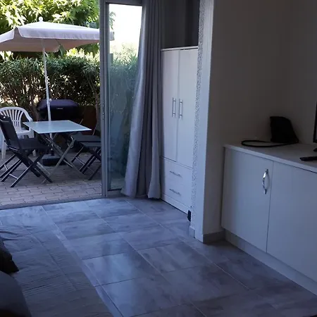 Avec Jardinet A 30 M De La Plage, Au Calme. Апартаменты *